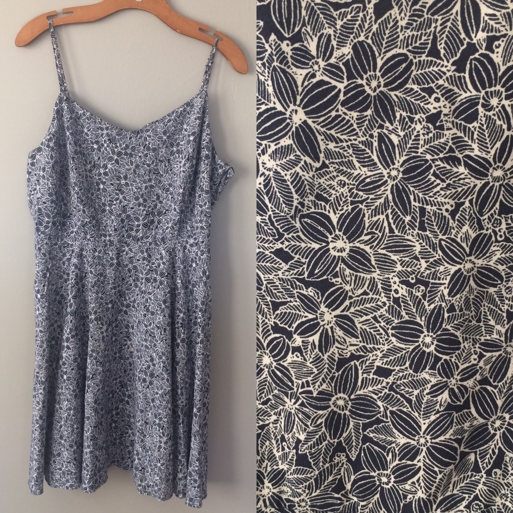 3/$15 ❄️ Old Navy Blue Floral Tank Dress Size XL